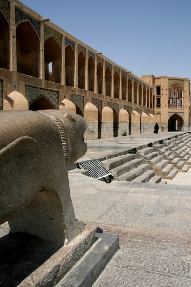 si o sei bridge in esfahan.JPG